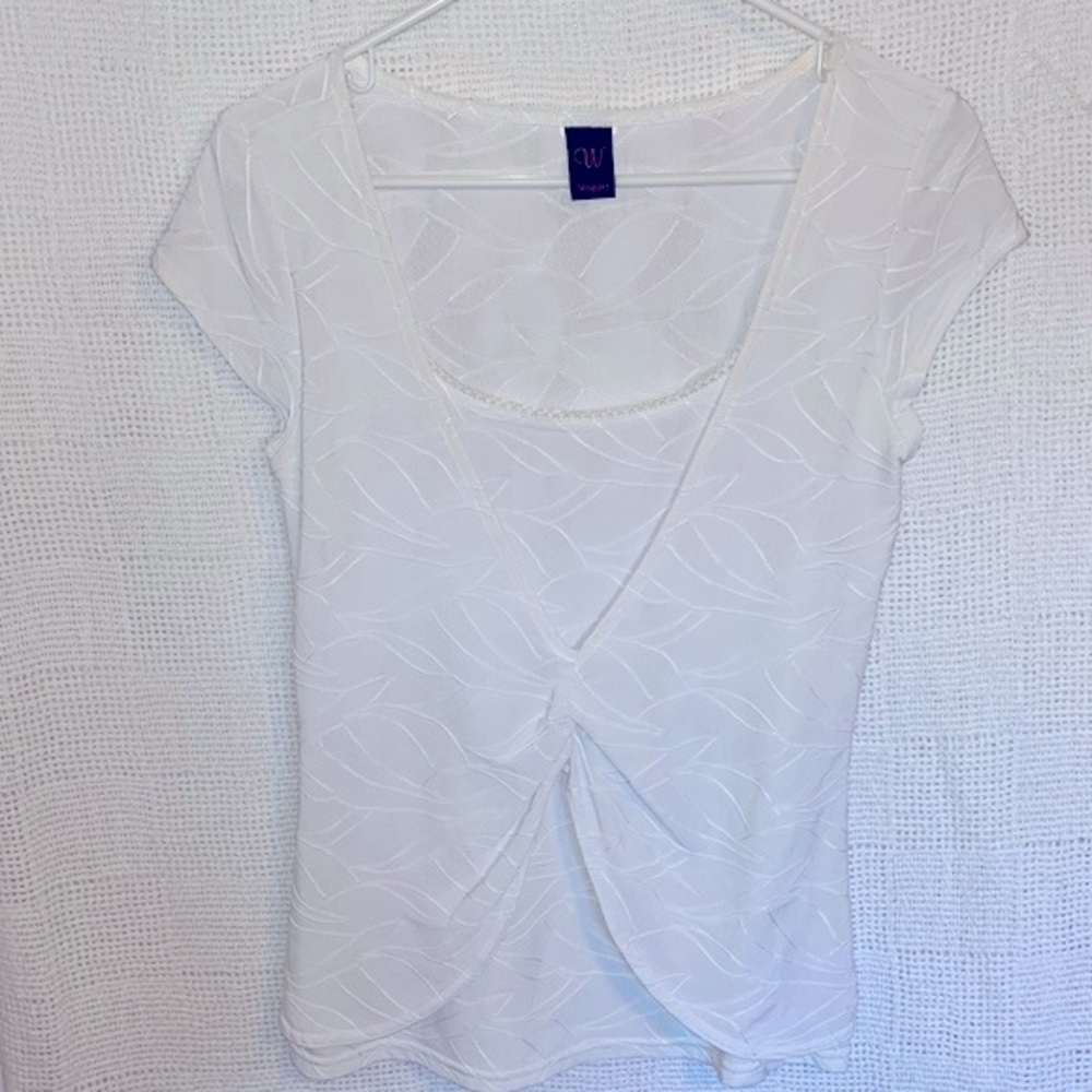 Wrapper white shirt in great condition.